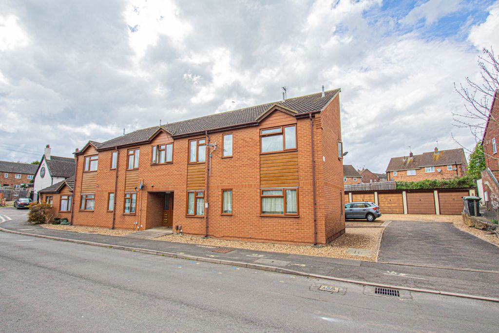 1 bed flat for salePark Road, Irthlingborough NN9