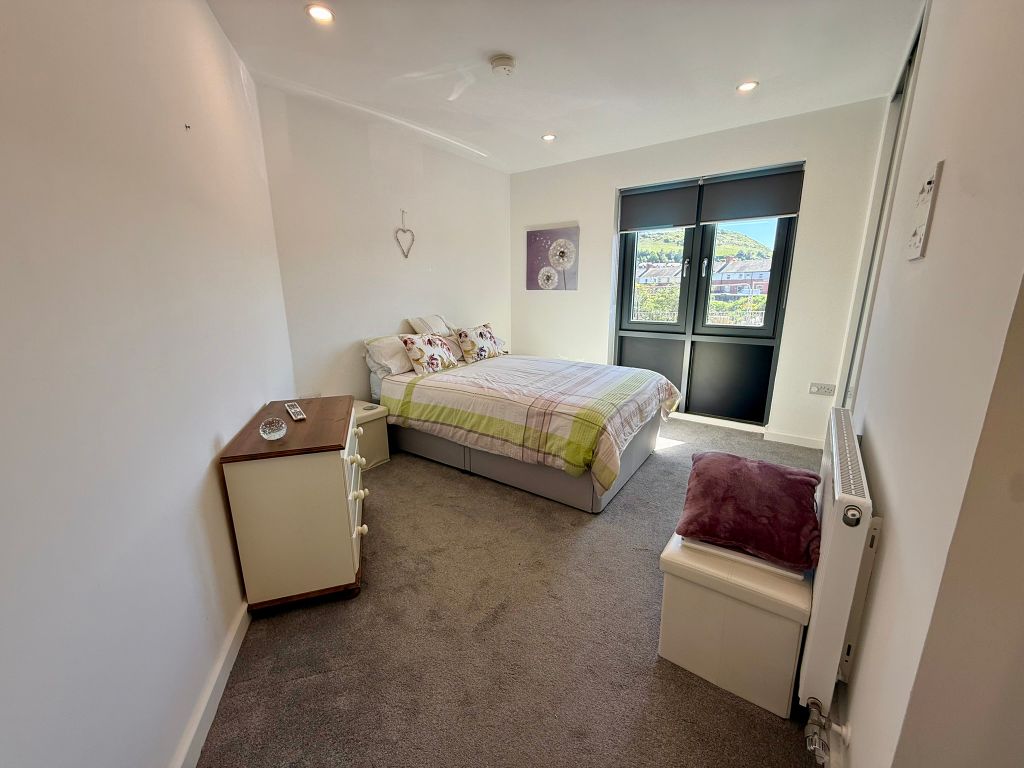 2 bed flat for saleRiverside Terrace, Aberystwyth SY23 photo 3