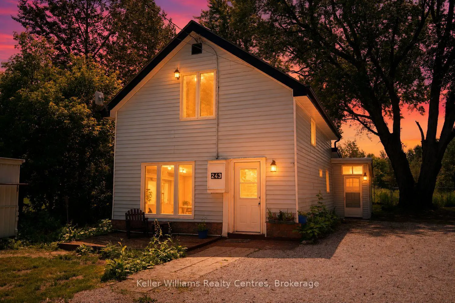 243 Queen Street photo 4