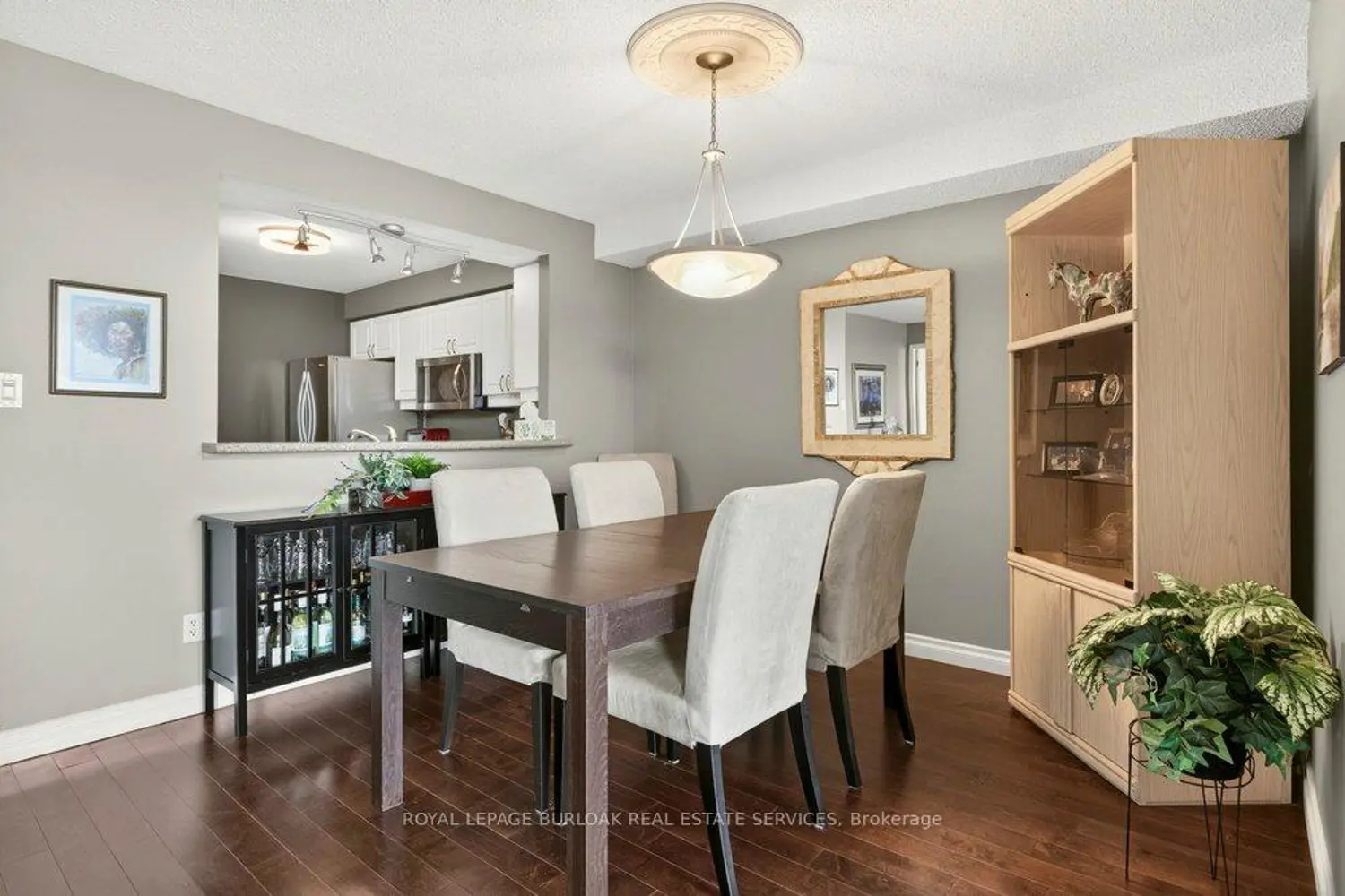 1276 Maple Crossing Boulevard 1406 photo 3