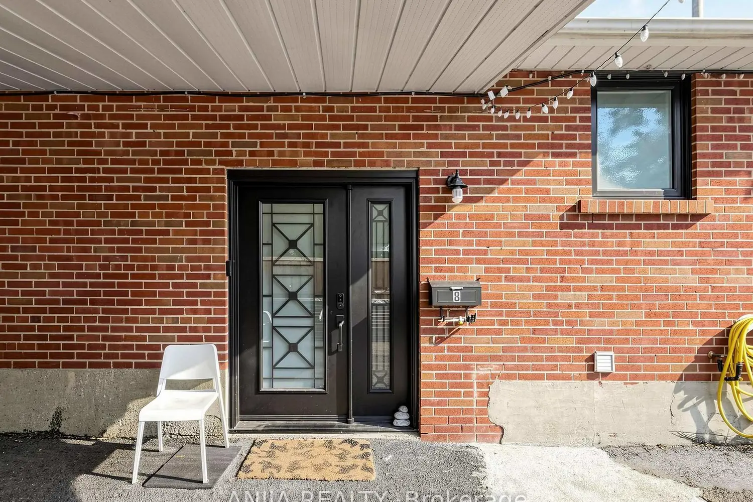 8 Applefield Drive photo 2