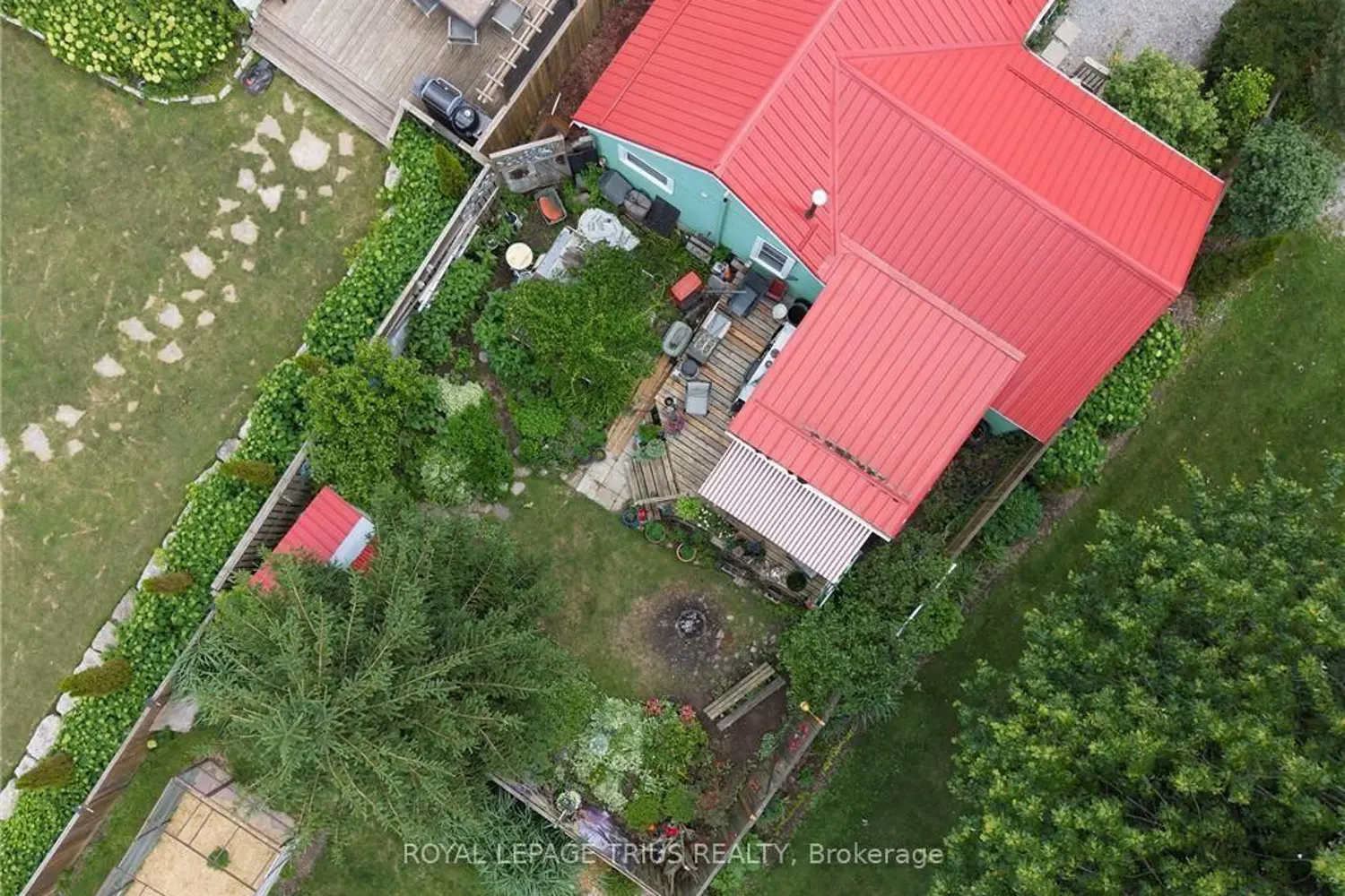 1045 Bay Street photo 4