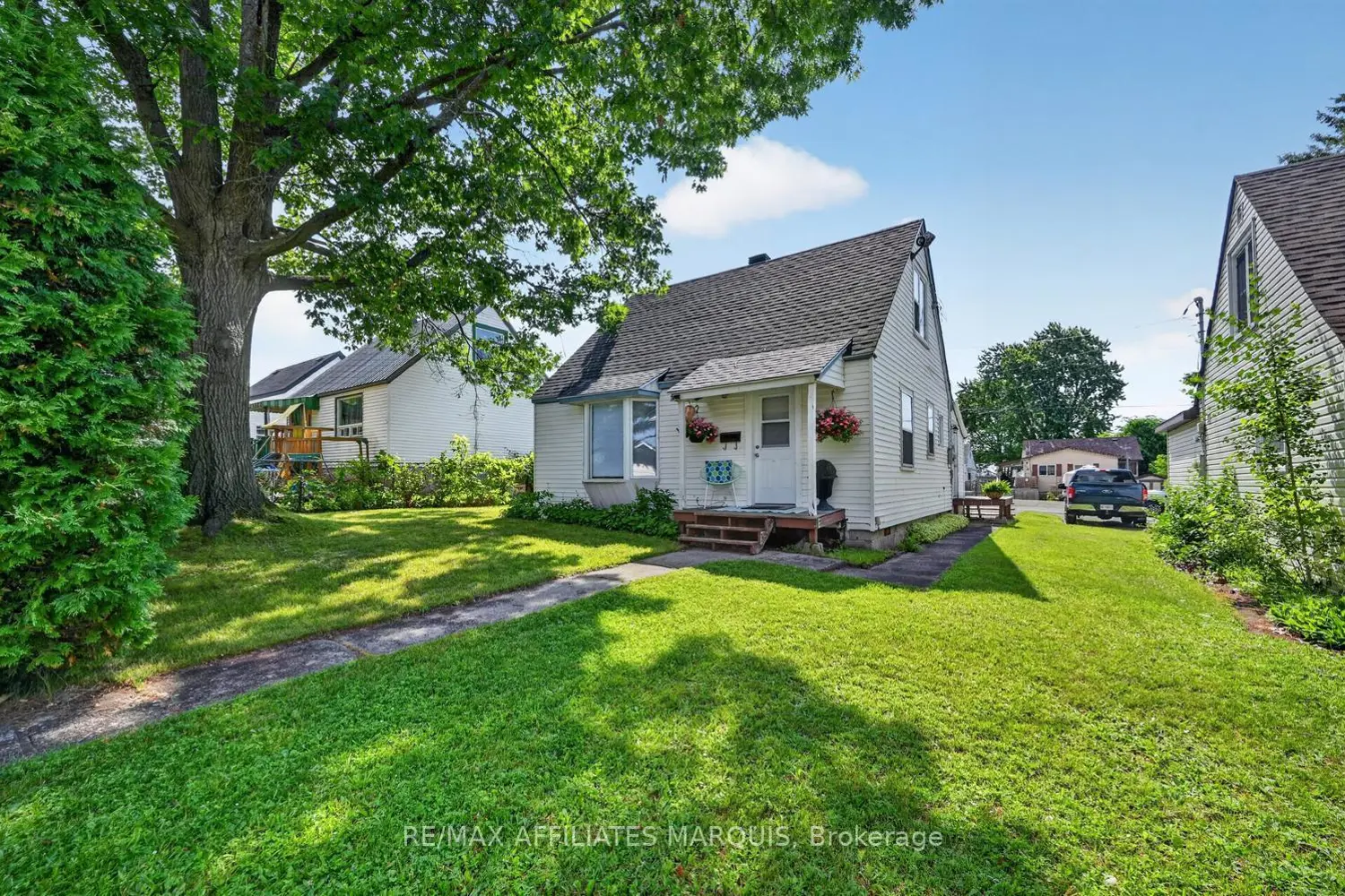 12 Churchill Crescent