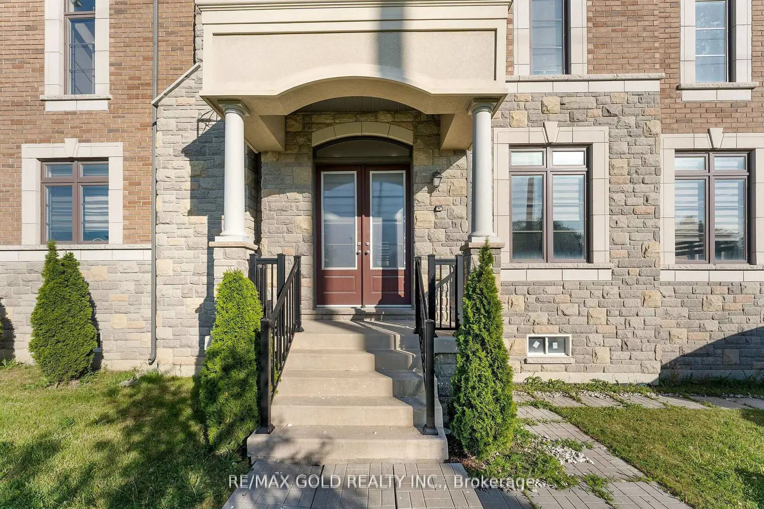 97 Gordon Randle Drive photo 2