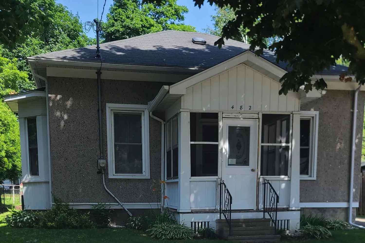 482 James Street photo 2