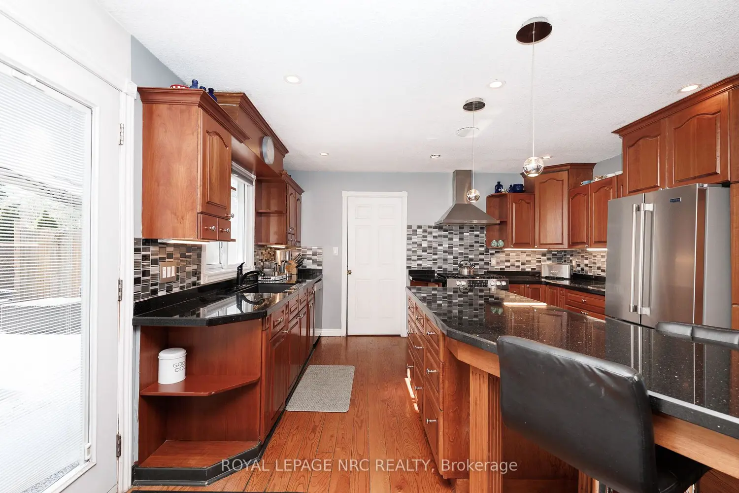 646 Prospect Point Road photo 3