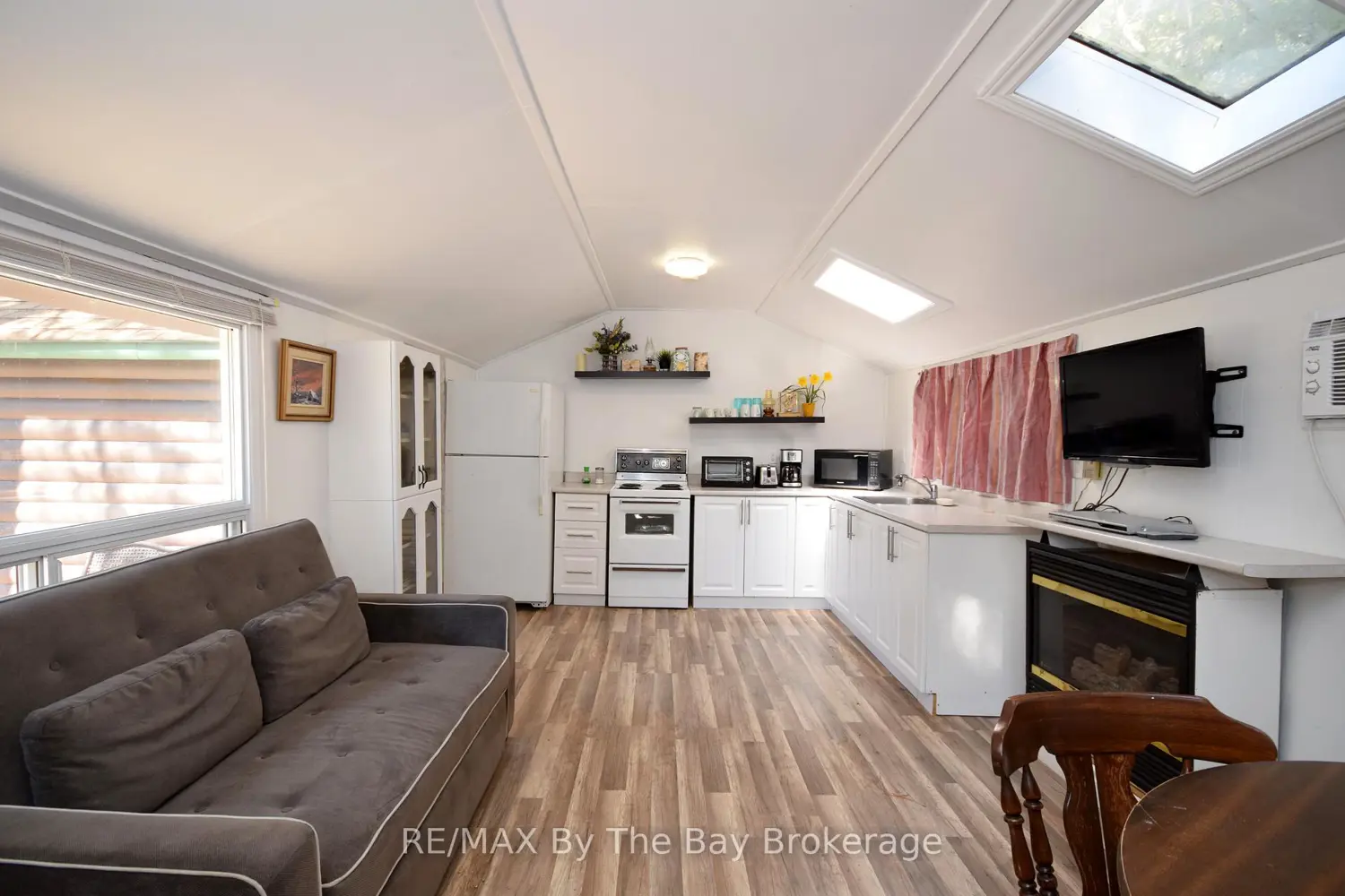 465 Bluewater Lane photo 4