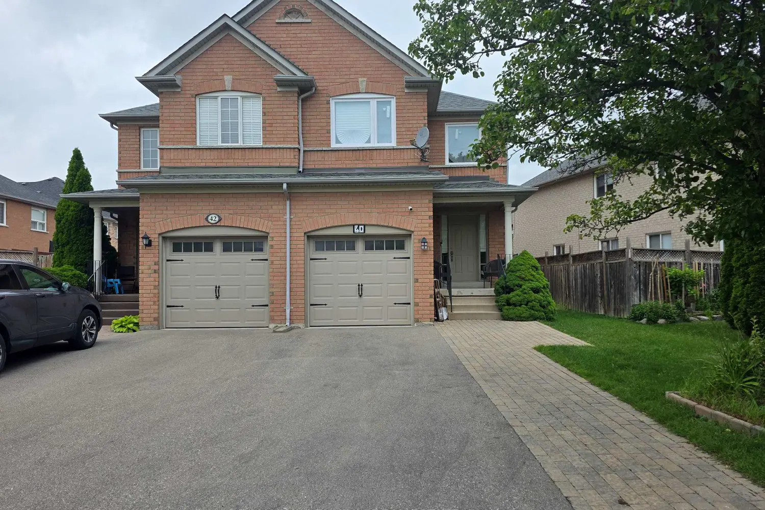40 Echo Ridge Crescent photo 3
