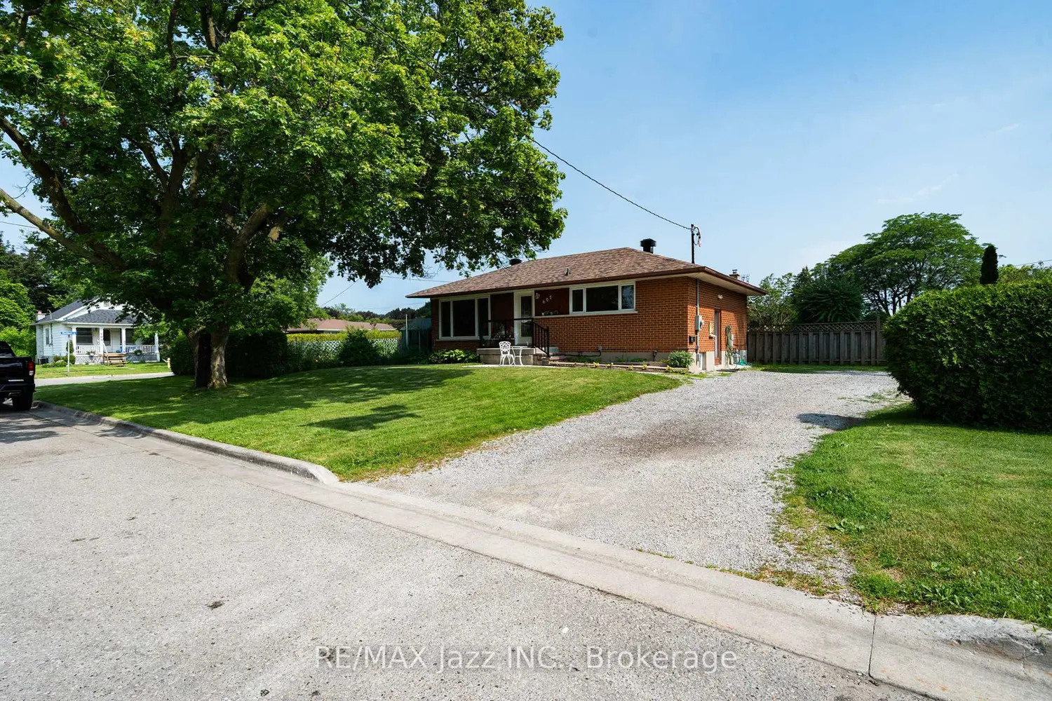 607 Gliddon Avenue photo 2