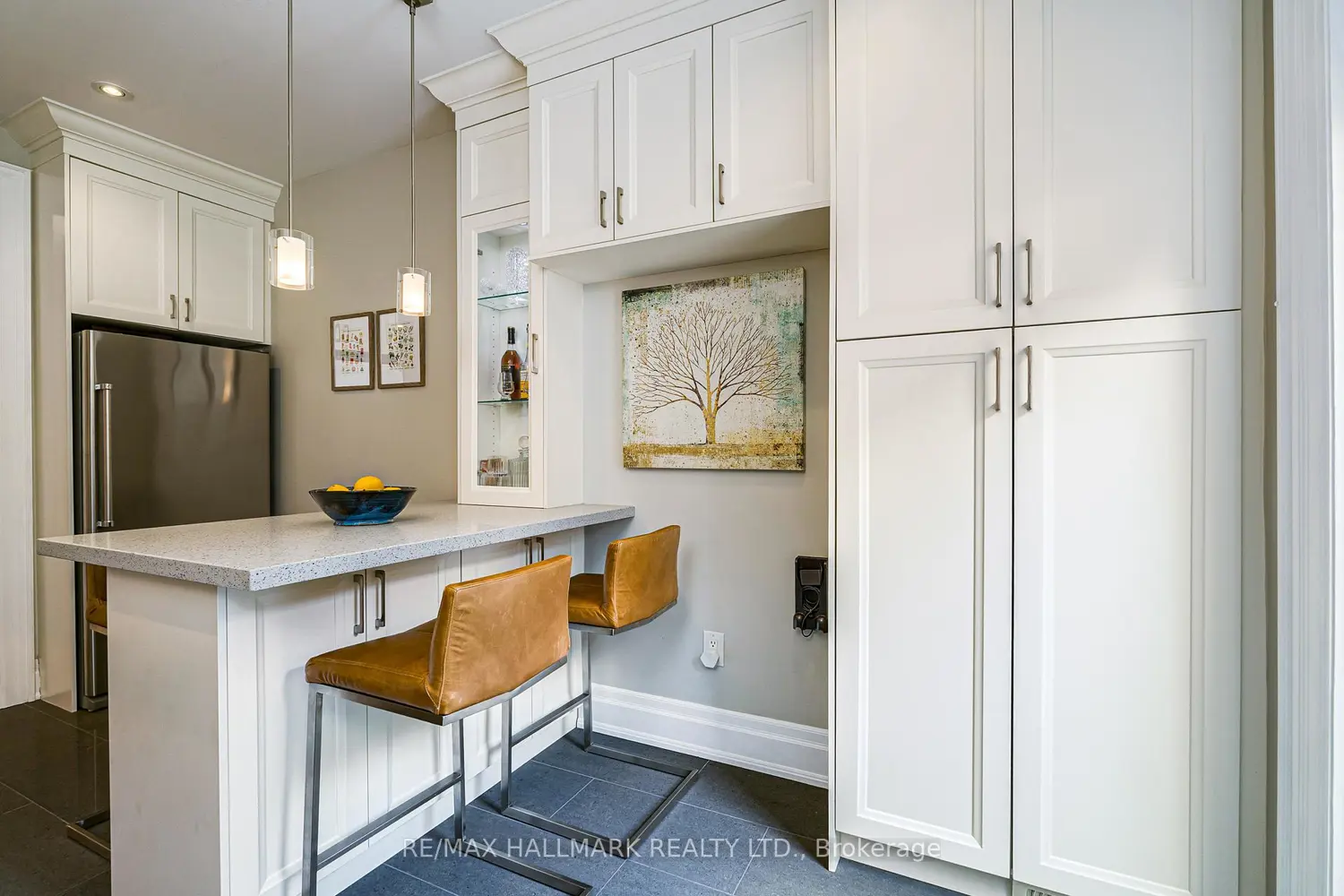 63 Hillsview Avenue photo 2