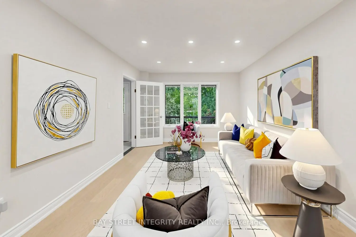 158 Largo Crescent photo 4
