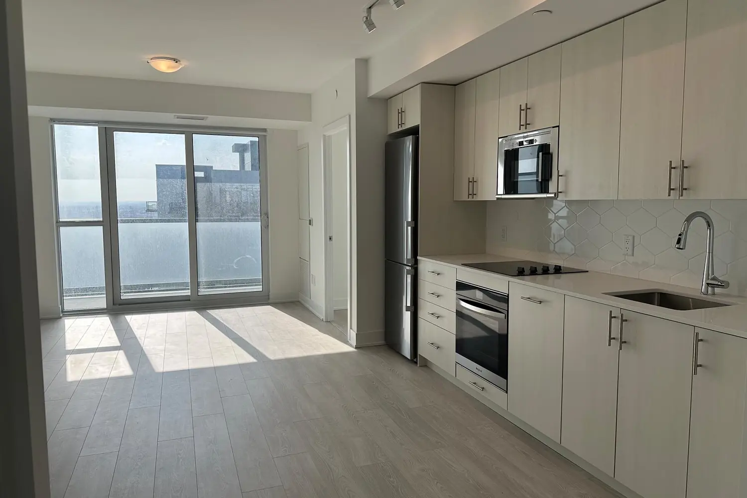 2545 Simcoe Street 2615 photo 4