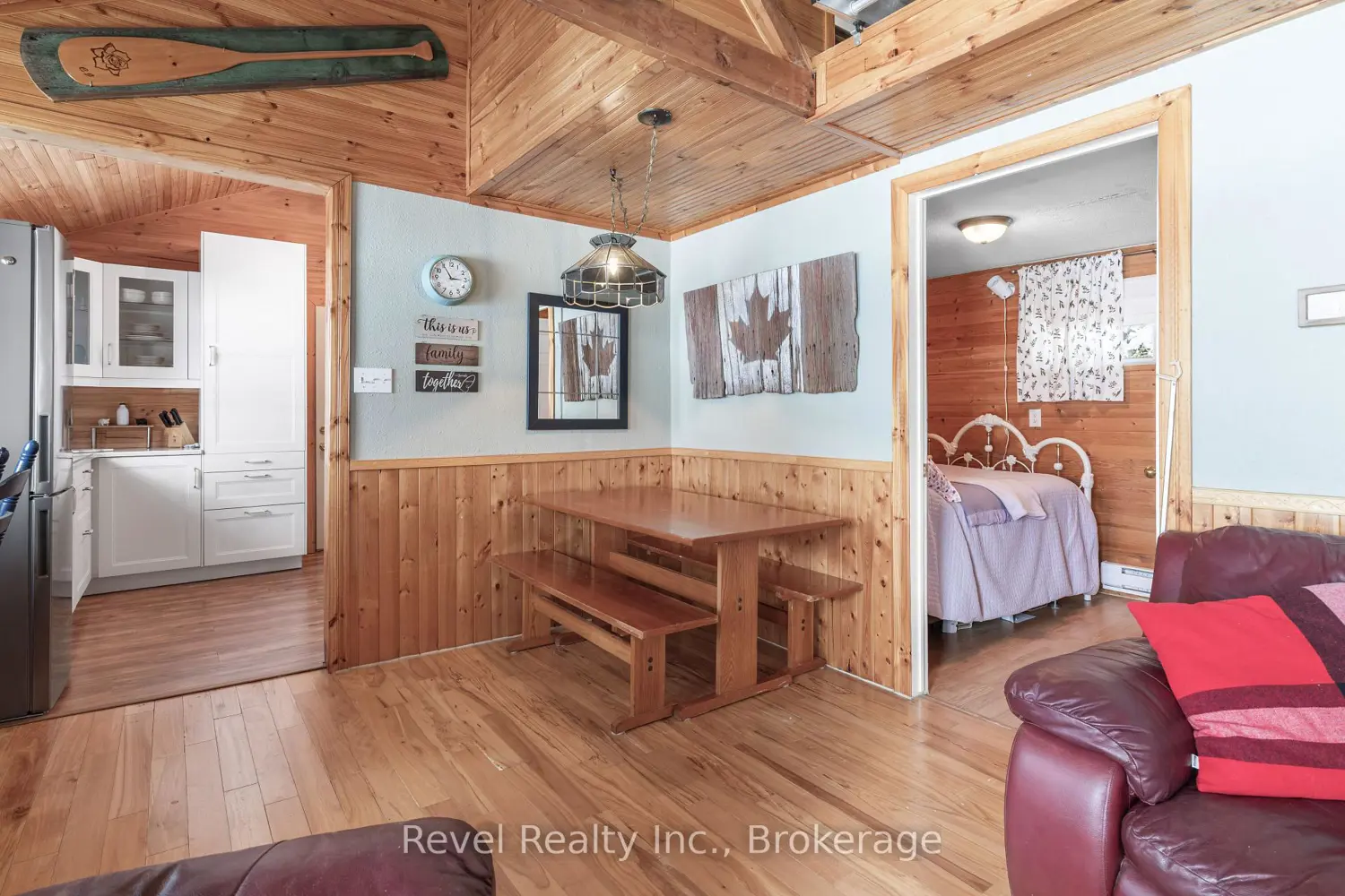 1129 Lakeshore Road photo 5