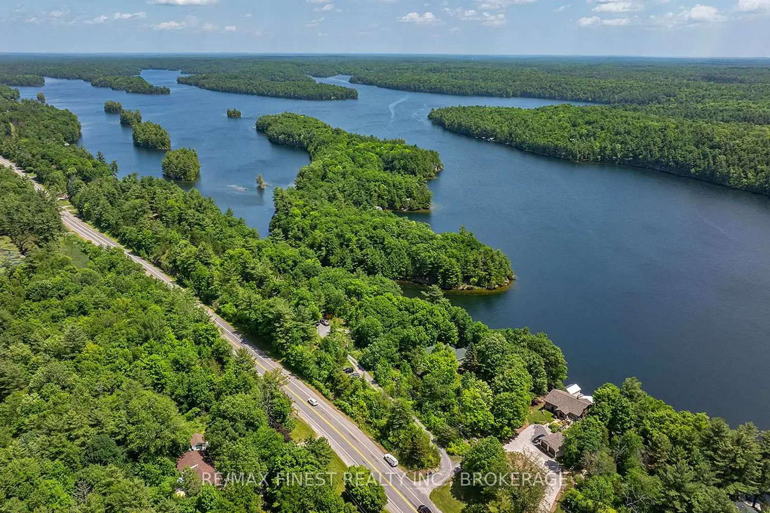 1005 Macdonald Lane photo 2