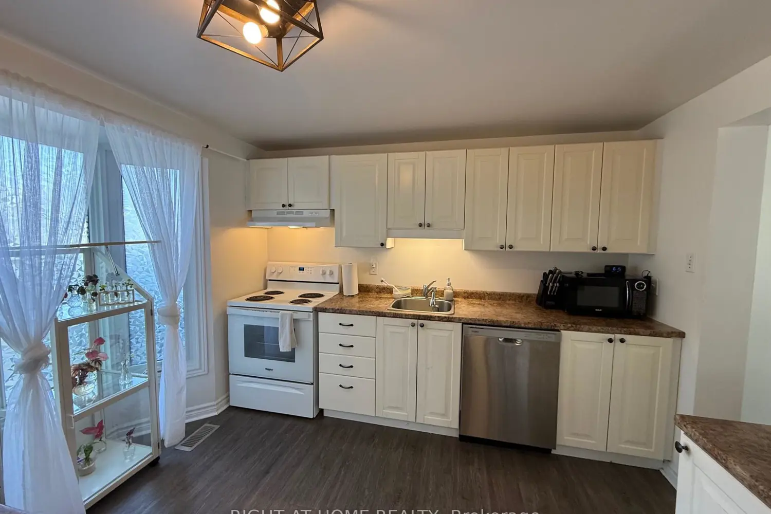 1171 Priory Lane photo 4