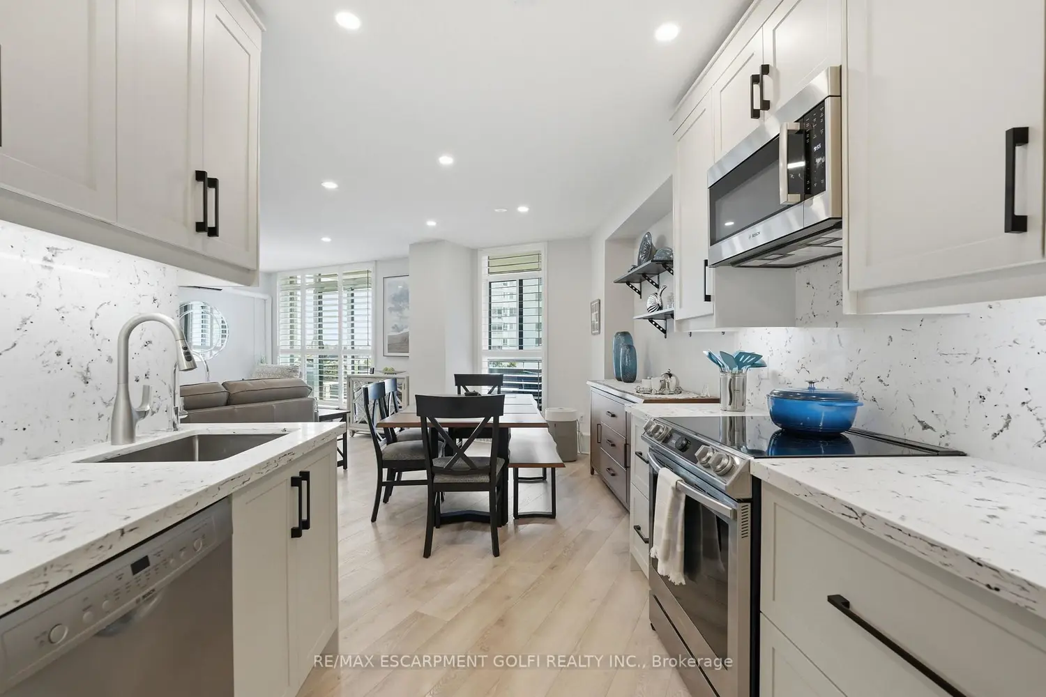 5250 Lakeshore Road 508 photo 4