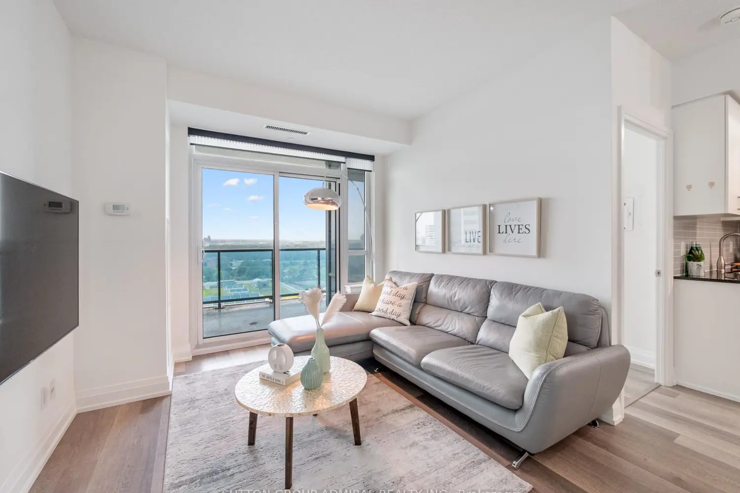 7167 Yonge Street 912