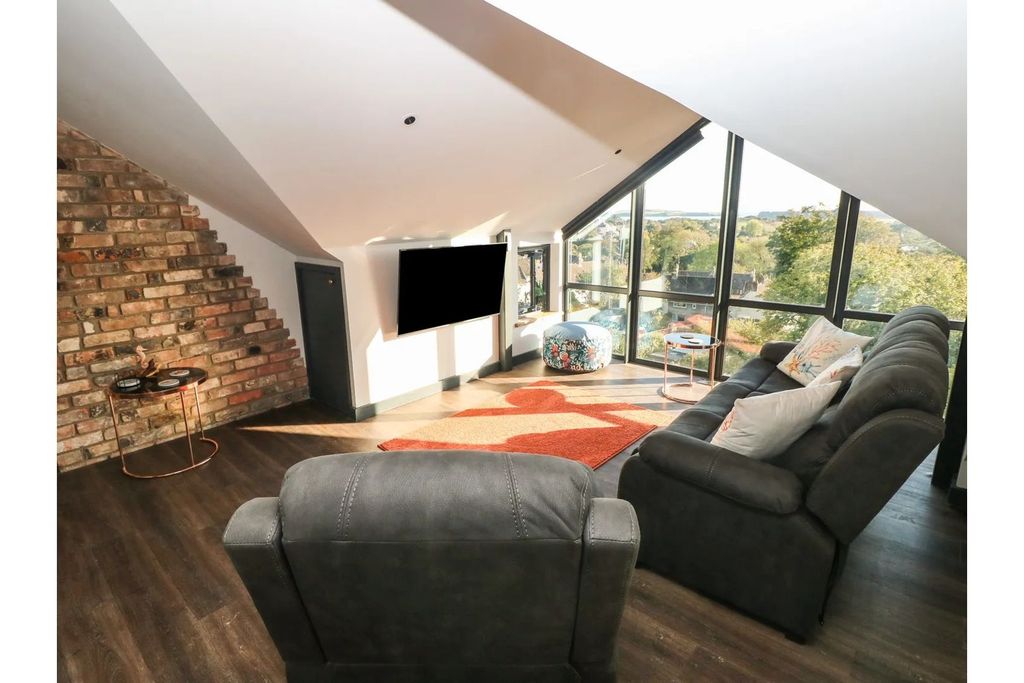 2 bed flat for saleNarberth Road, Tenby SA70