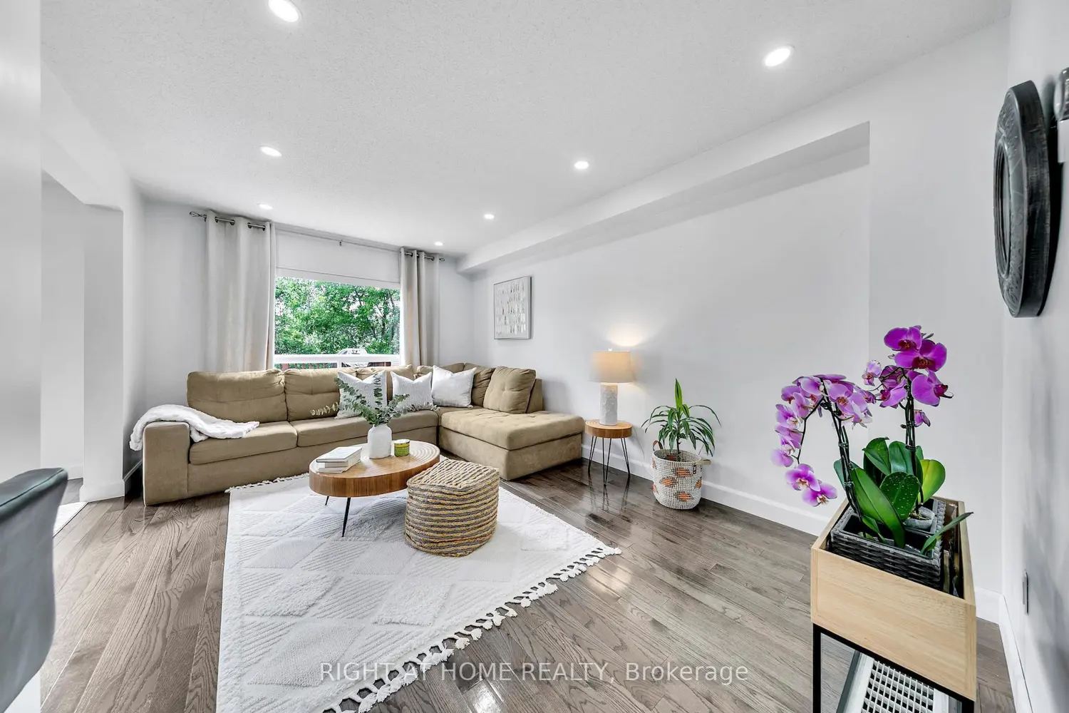 77 Milson Crescent photo 4