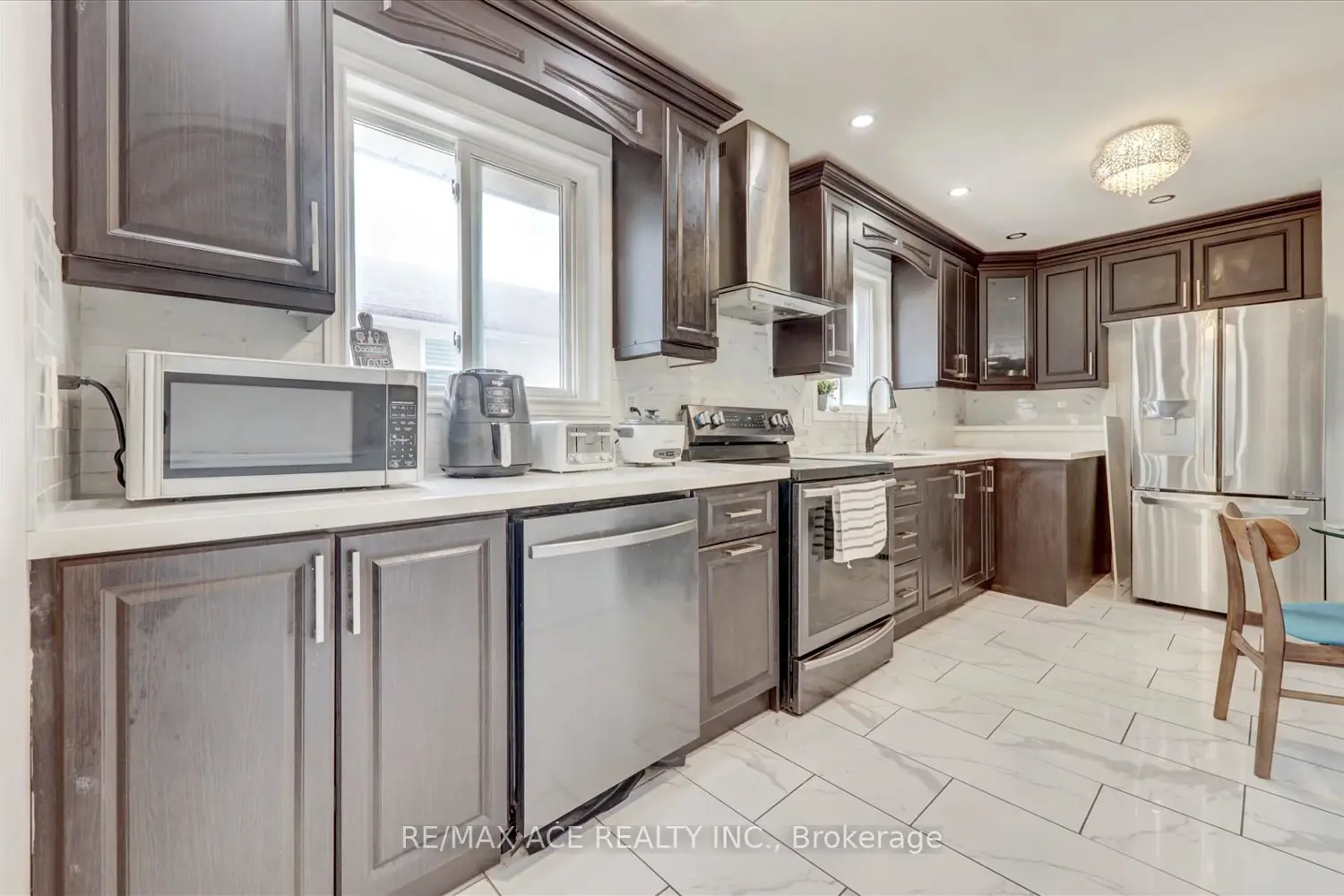 10 Blakemanor Boulevard photo 4
