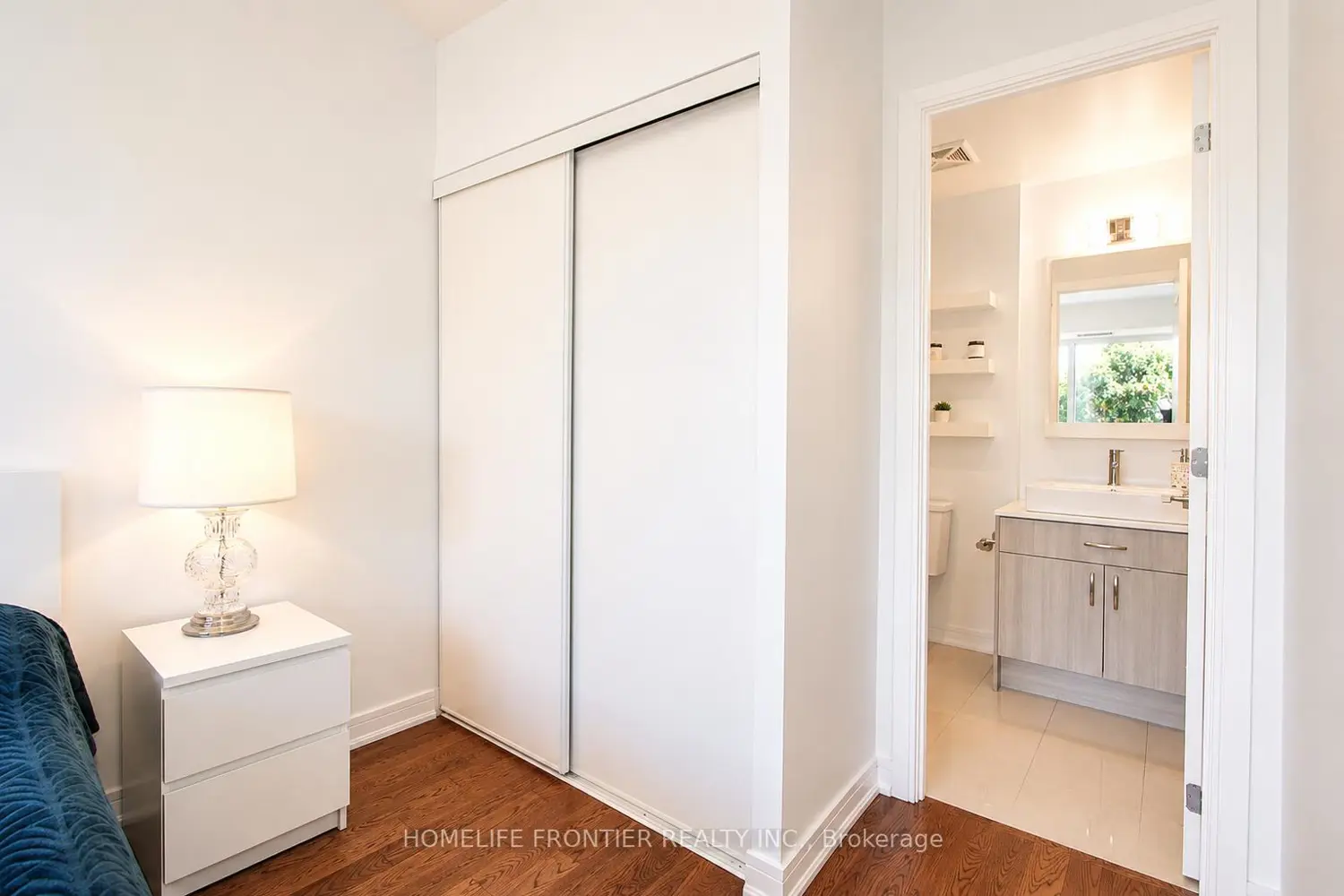 9191 Yonge Street 218 photo 3
