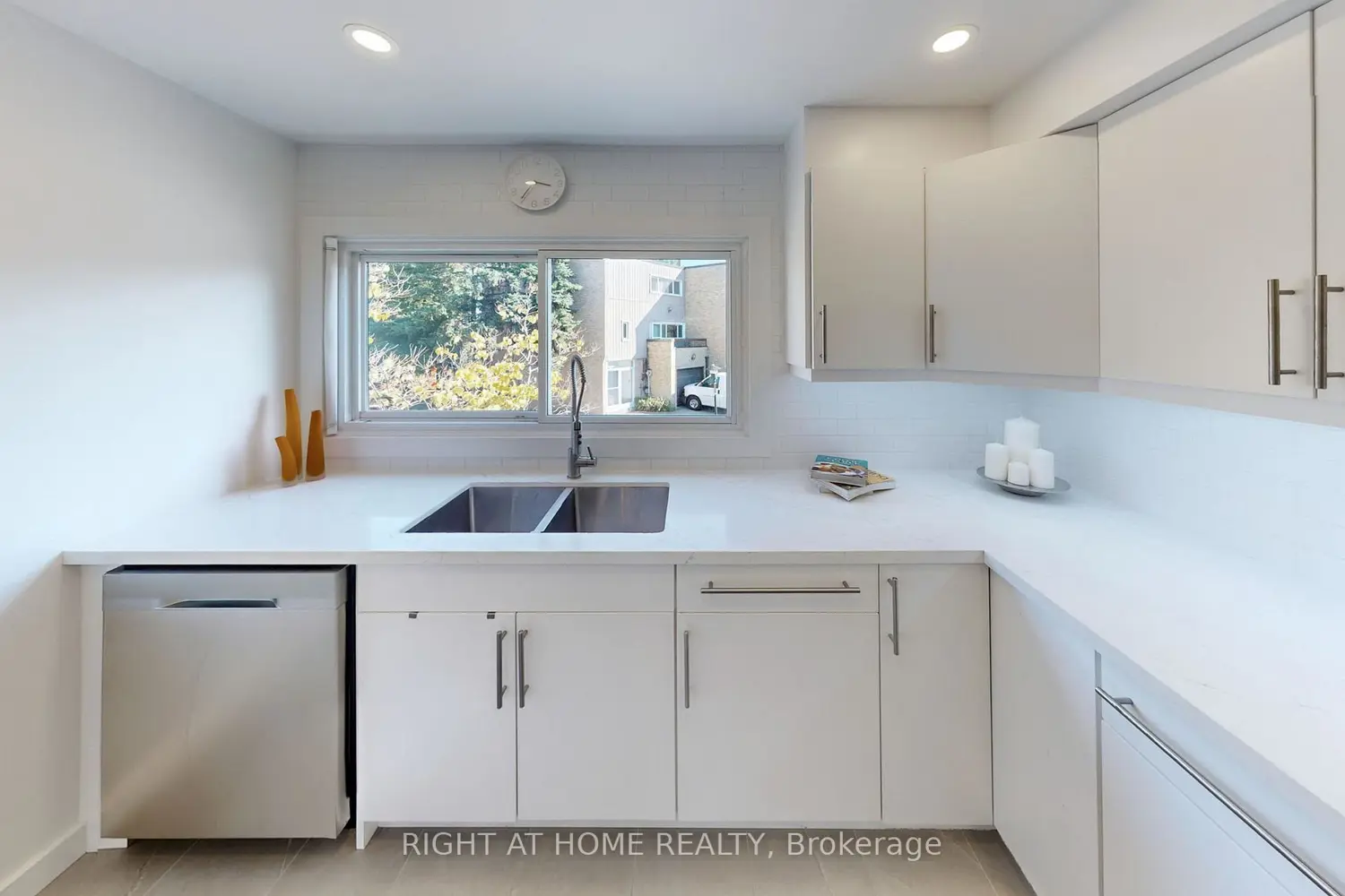 400 Bloor Street 6 photo 4