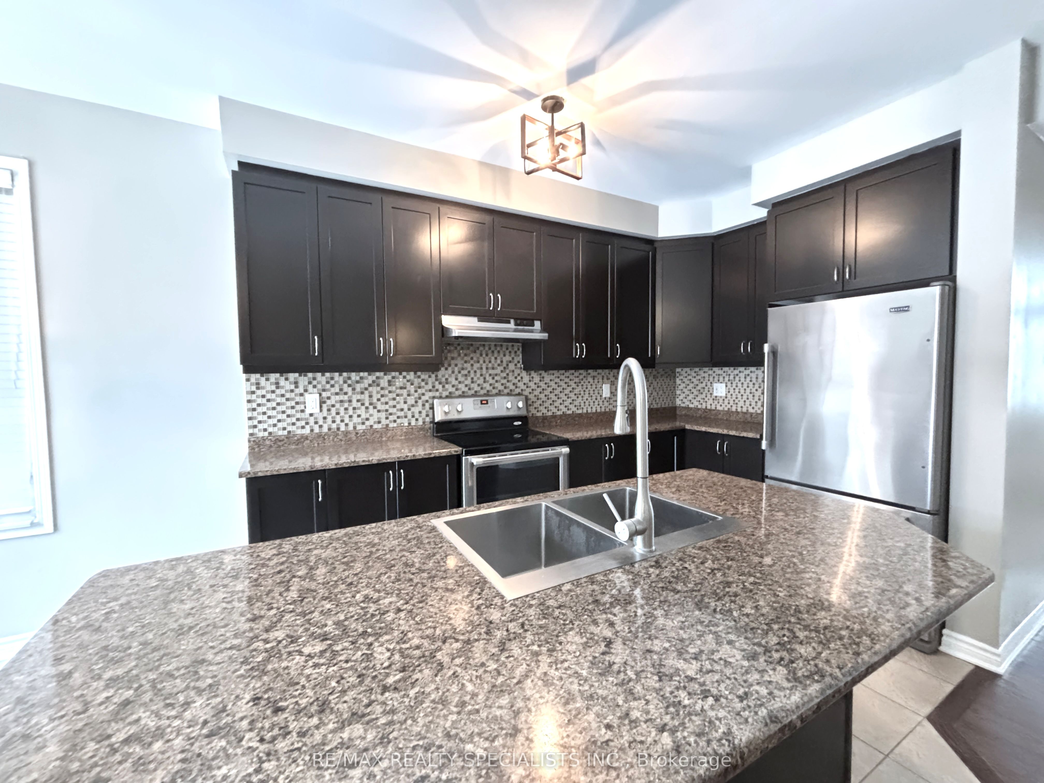 227 Spring Creek Drive, Hamilton, ON, L8B 0Y4 photo 4