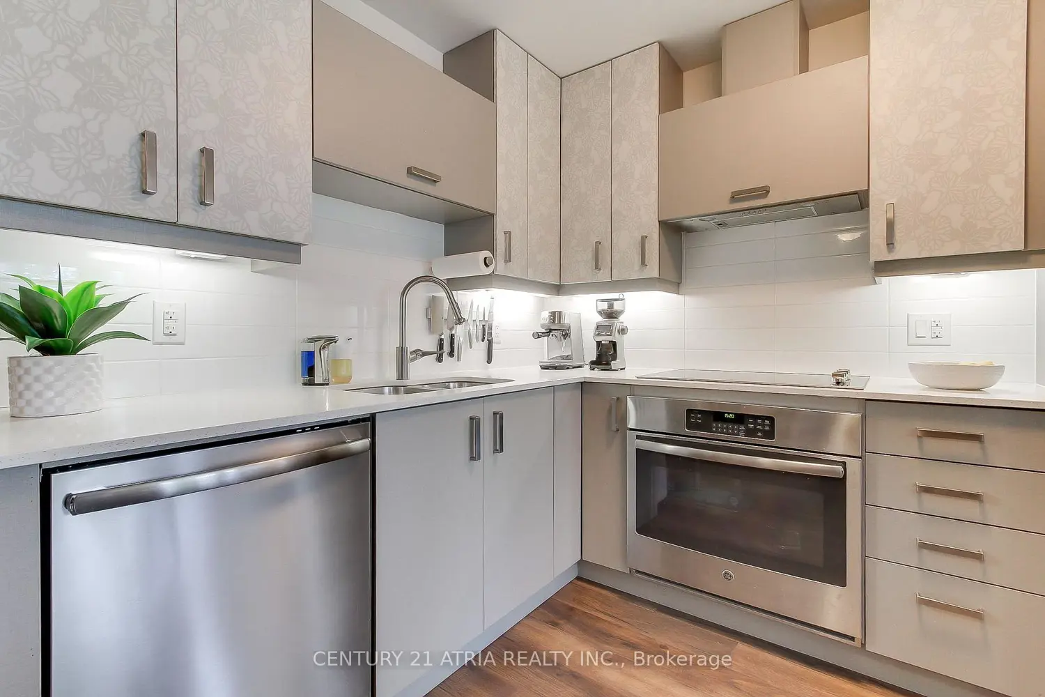 18 Uptown Drive 223 photo 4