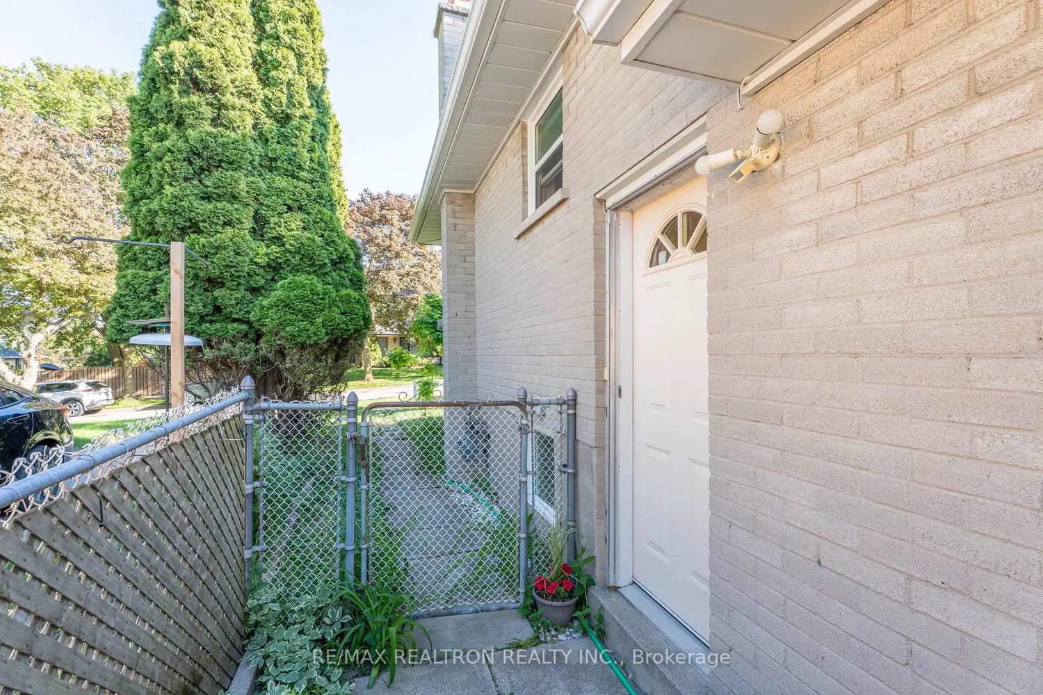 237 Beechgrove Drive photo 4