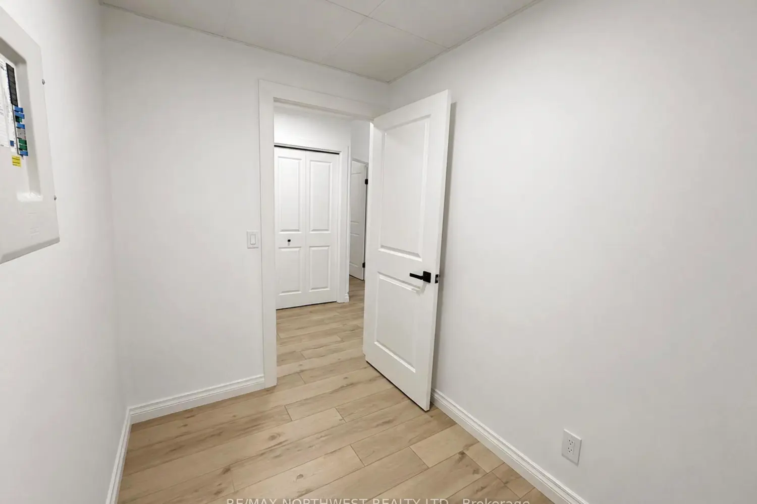 604 - 5 Bay Road photo 4