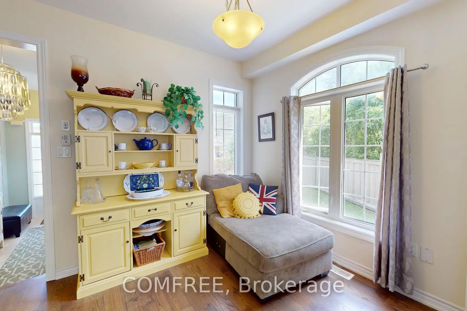 16 Ridgegate Crescent photo 5