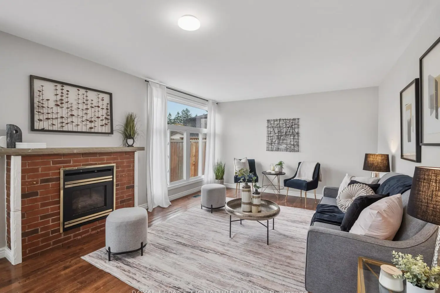 19 Shoreland Crescent photo 2