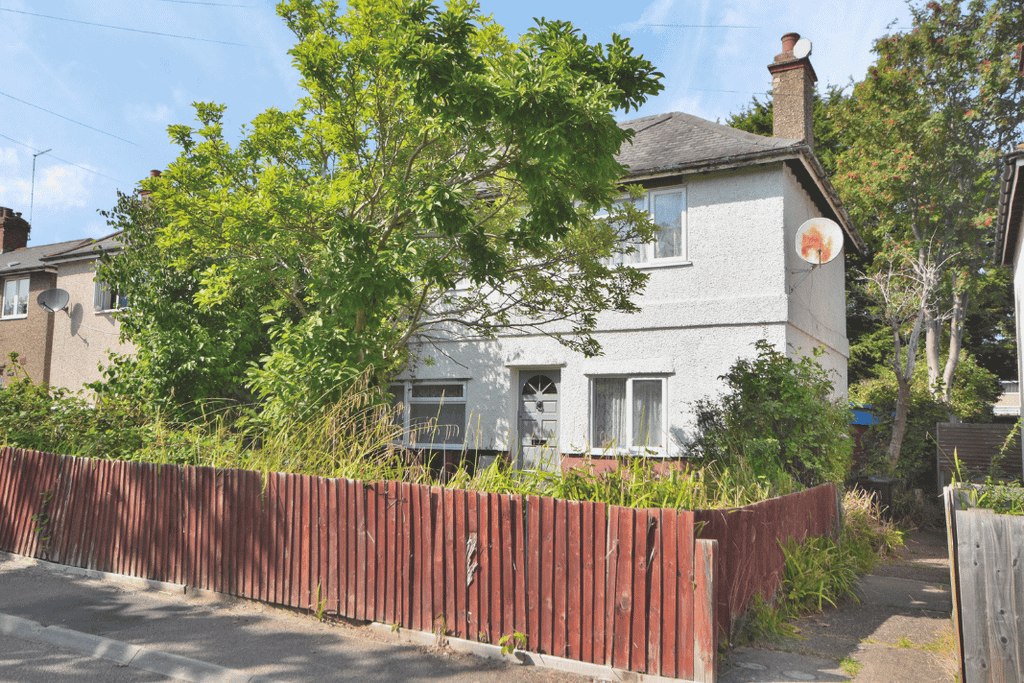 3 bed semi-detached house for saleQueen Eleanor Terrace, Northampton NN4