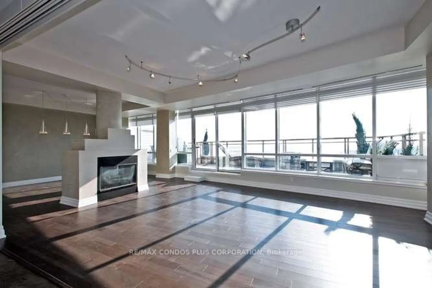 500 Queens Quay W. 902W photo 3