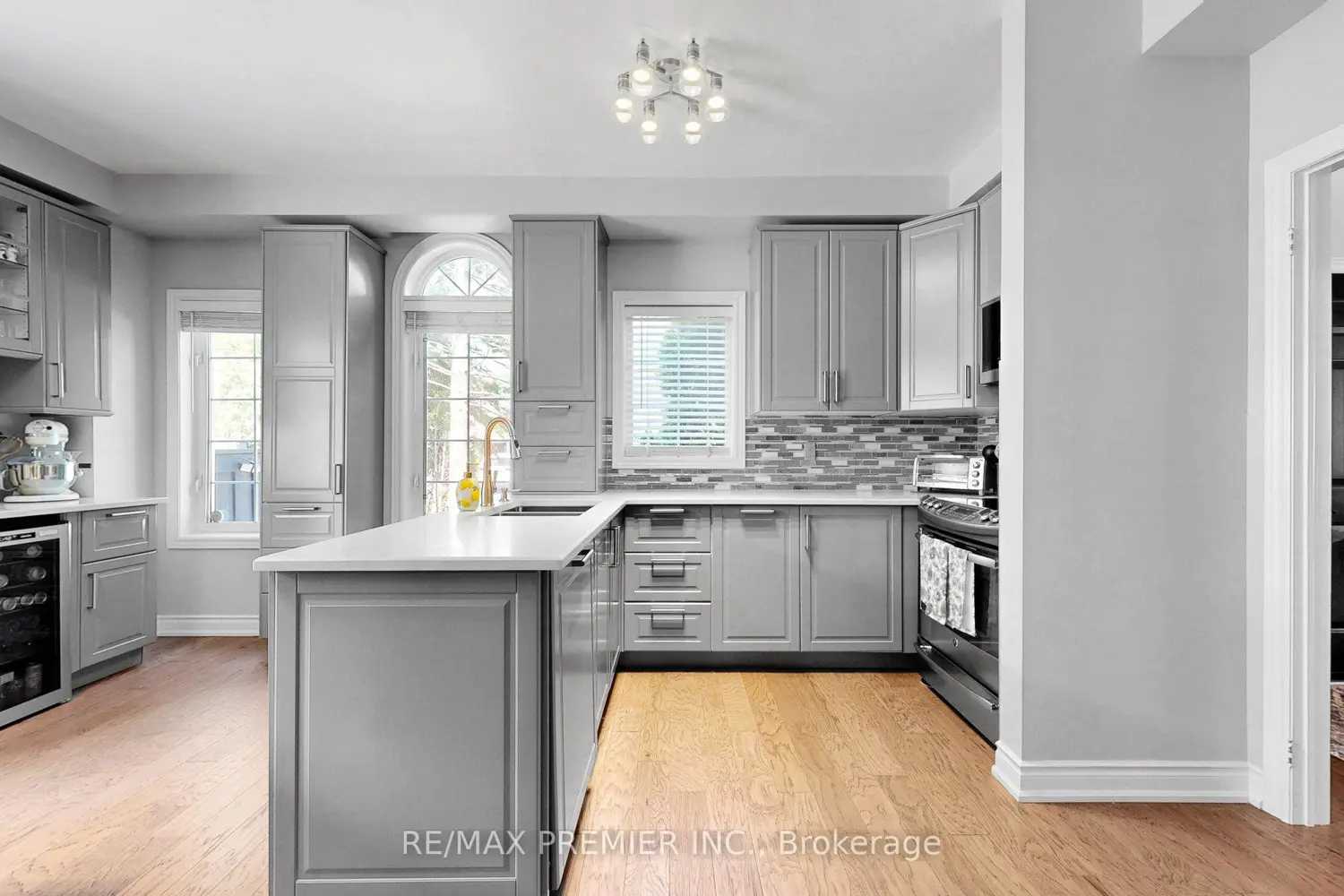 124 Kingsview Drive photo 5