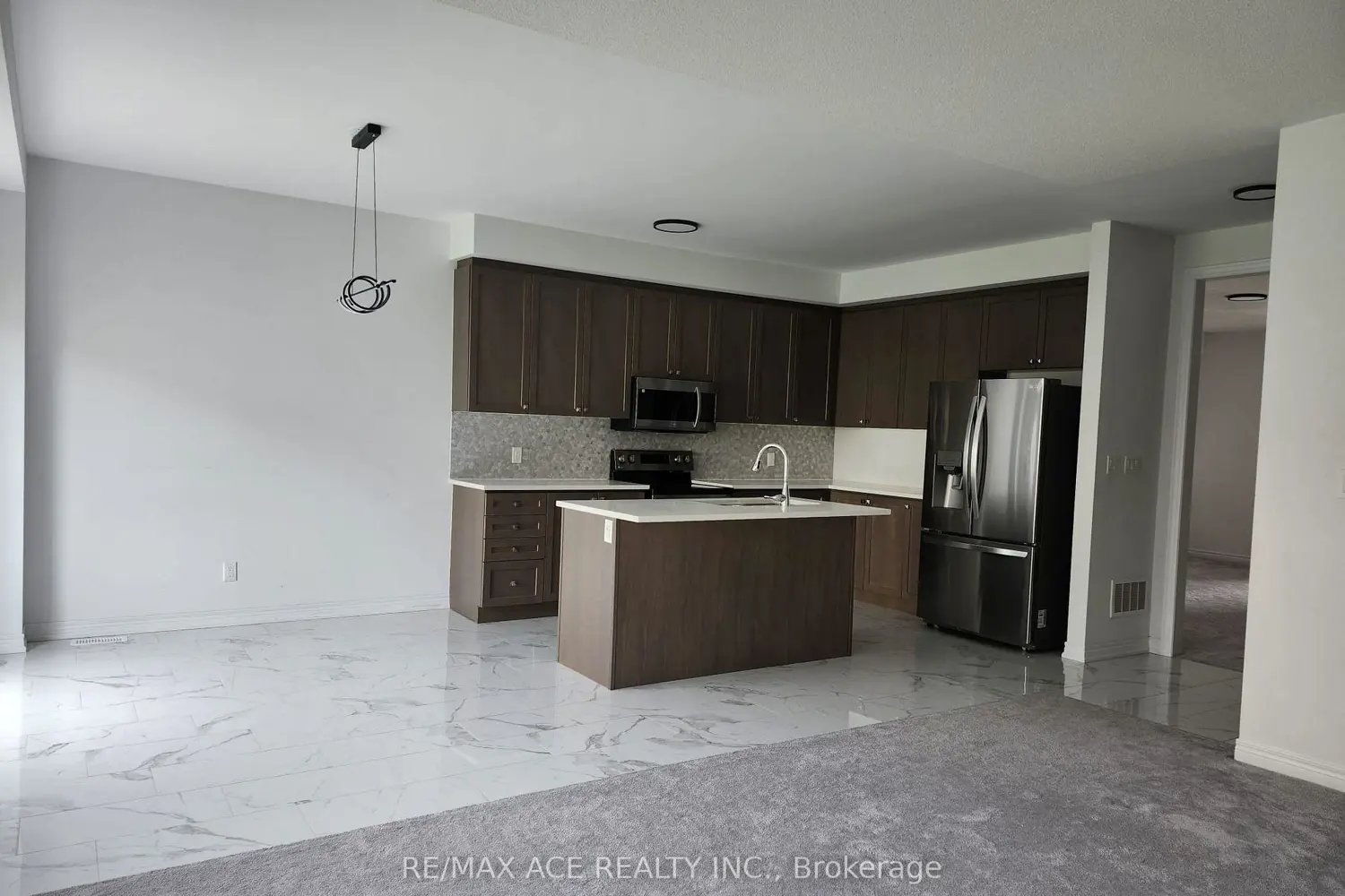 976 Andrew Murdoch Street photo 5