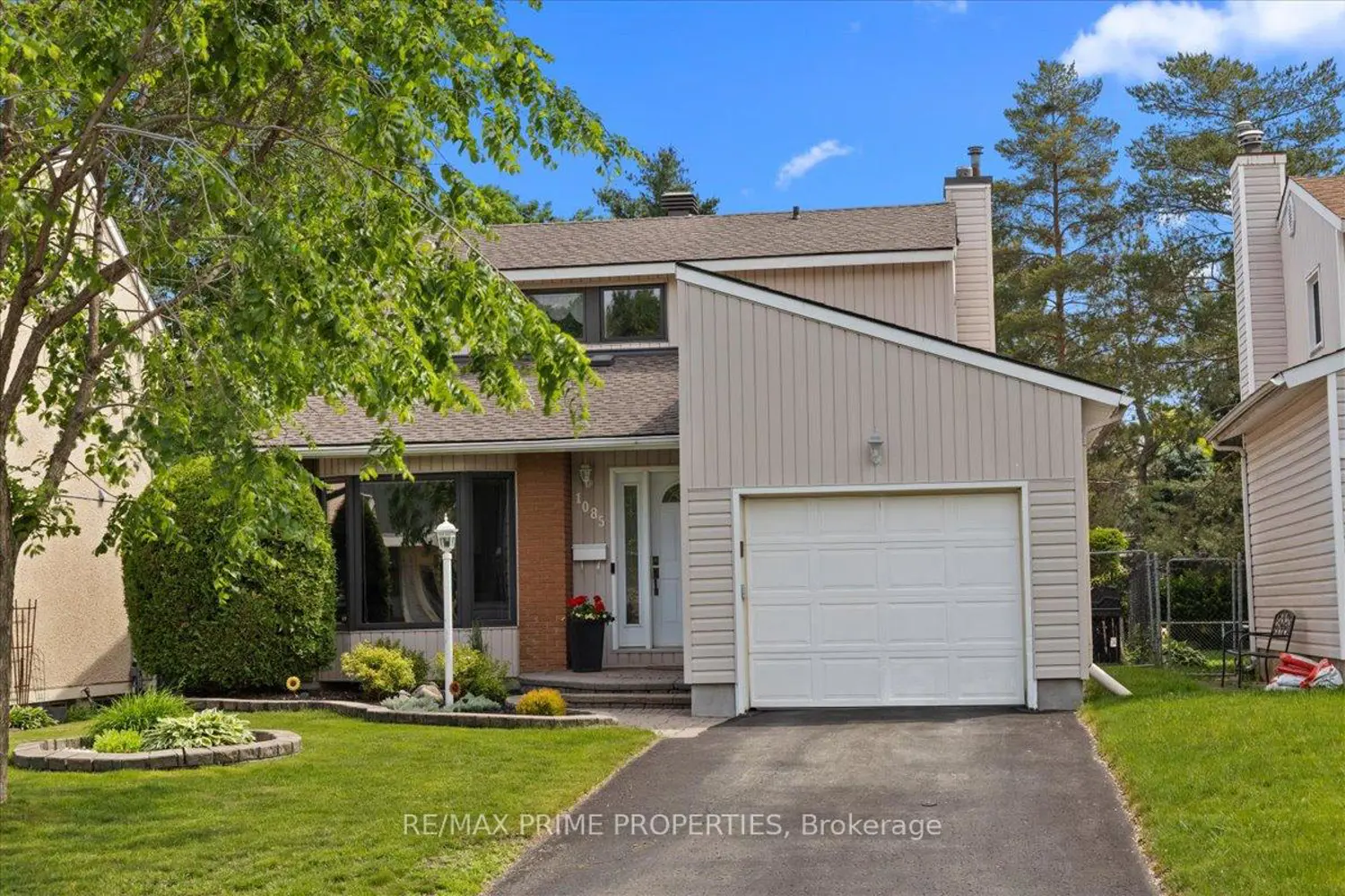 1085 Chateau Crescent