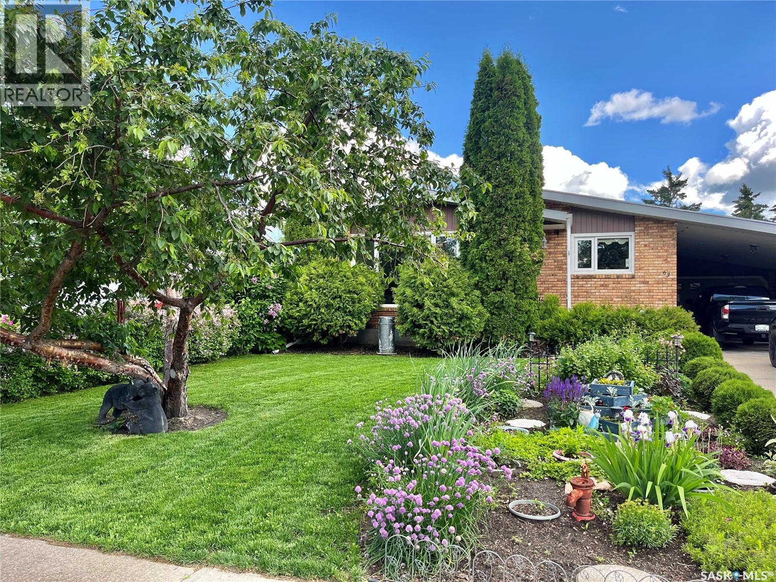 63 Clarewood CRESCENT