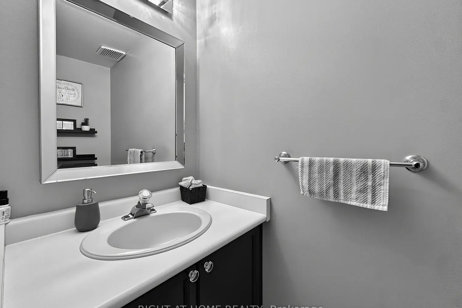 94 Provincial Place photo 4