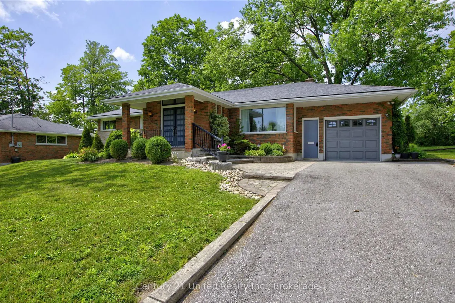 130 Earlwood Drive photo 2