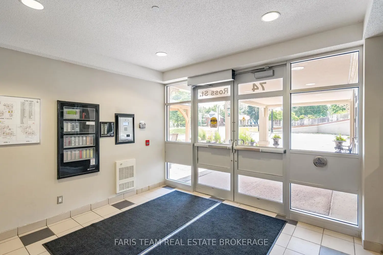 74 Ross Street 82 photo 2
