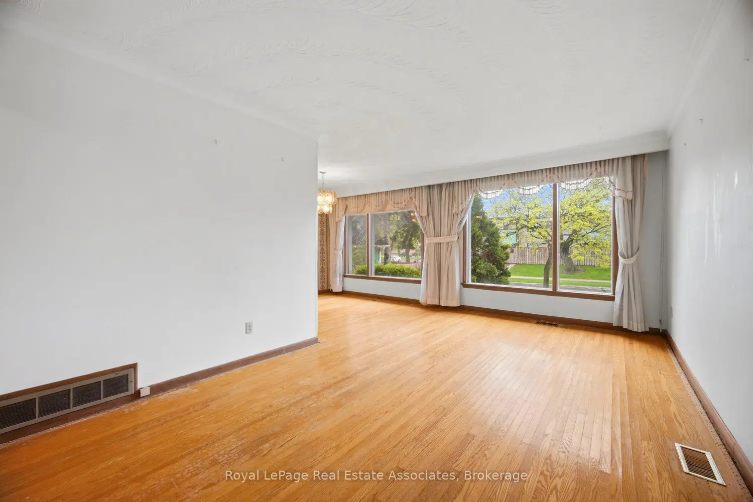 193 Kingsview Boulevard photo 5