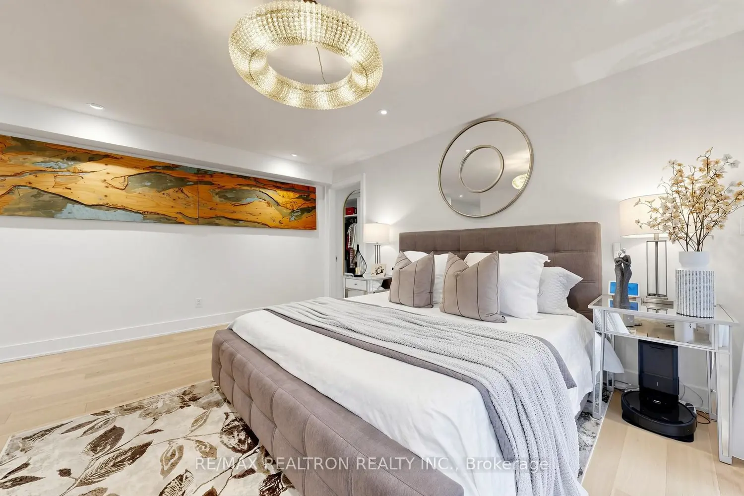 116 Laurentide Drive photo 4