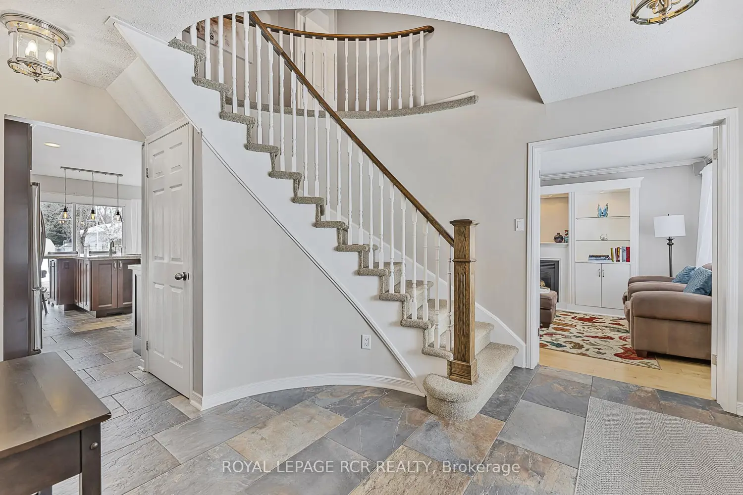 89 Oriole Drive photo 3