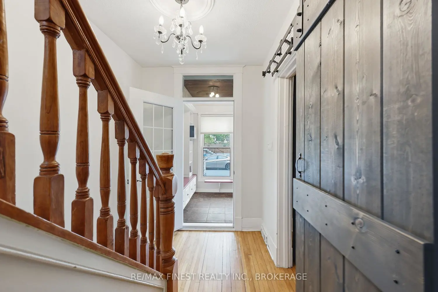 463 Victoria Street photo 2