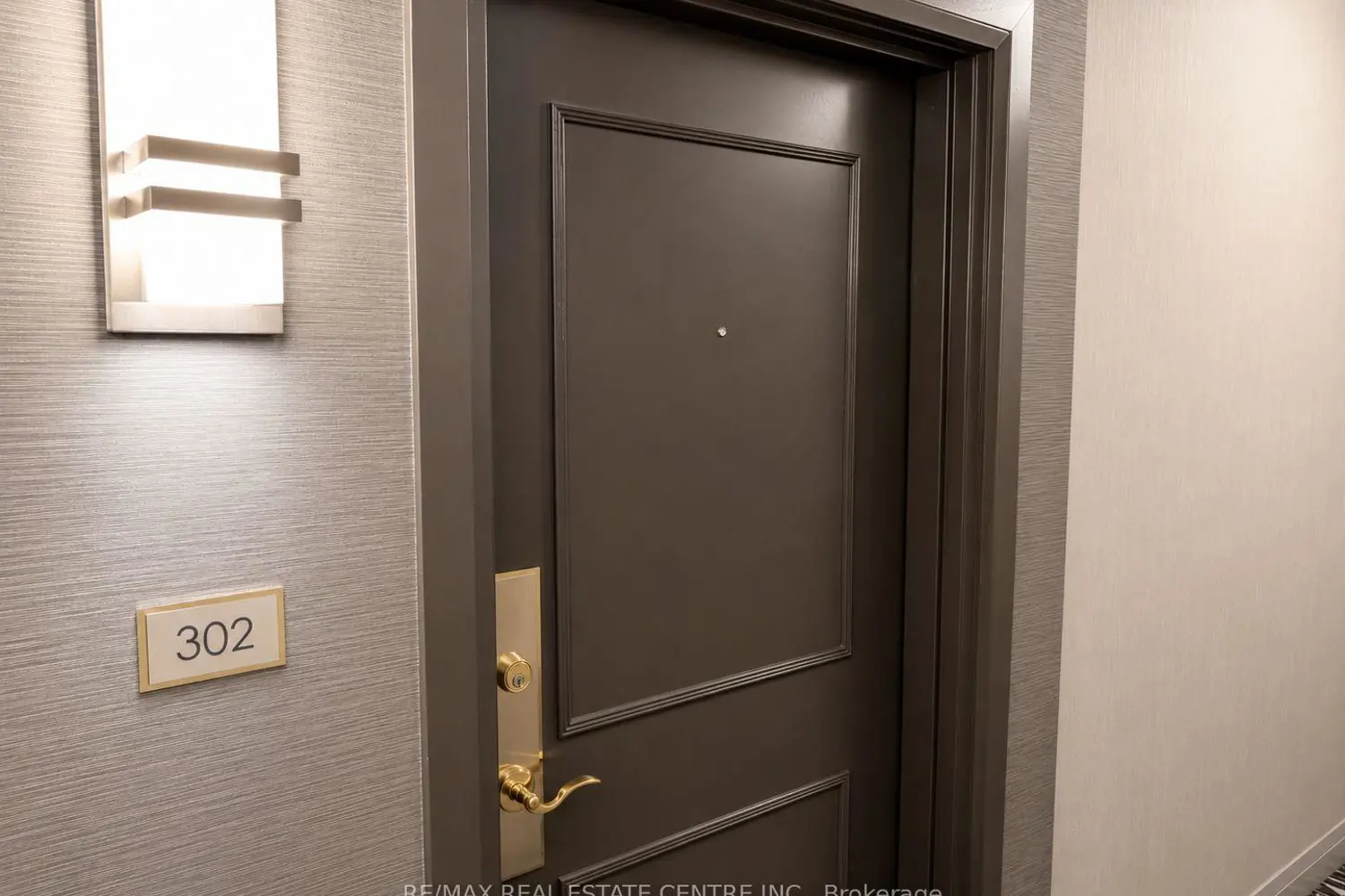1140 Parkwest Place 302 photo 5