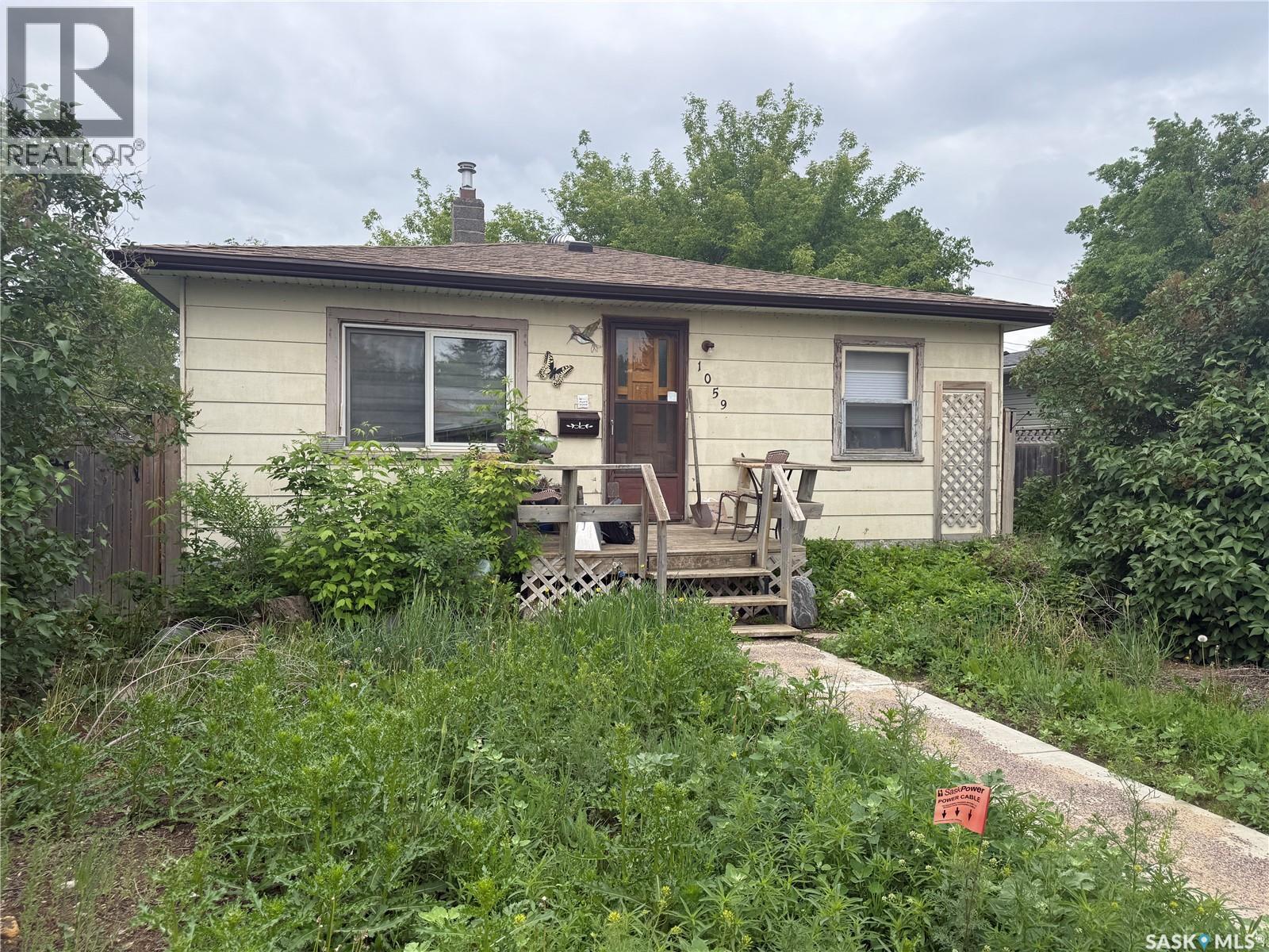 1059 Caribou STREET W