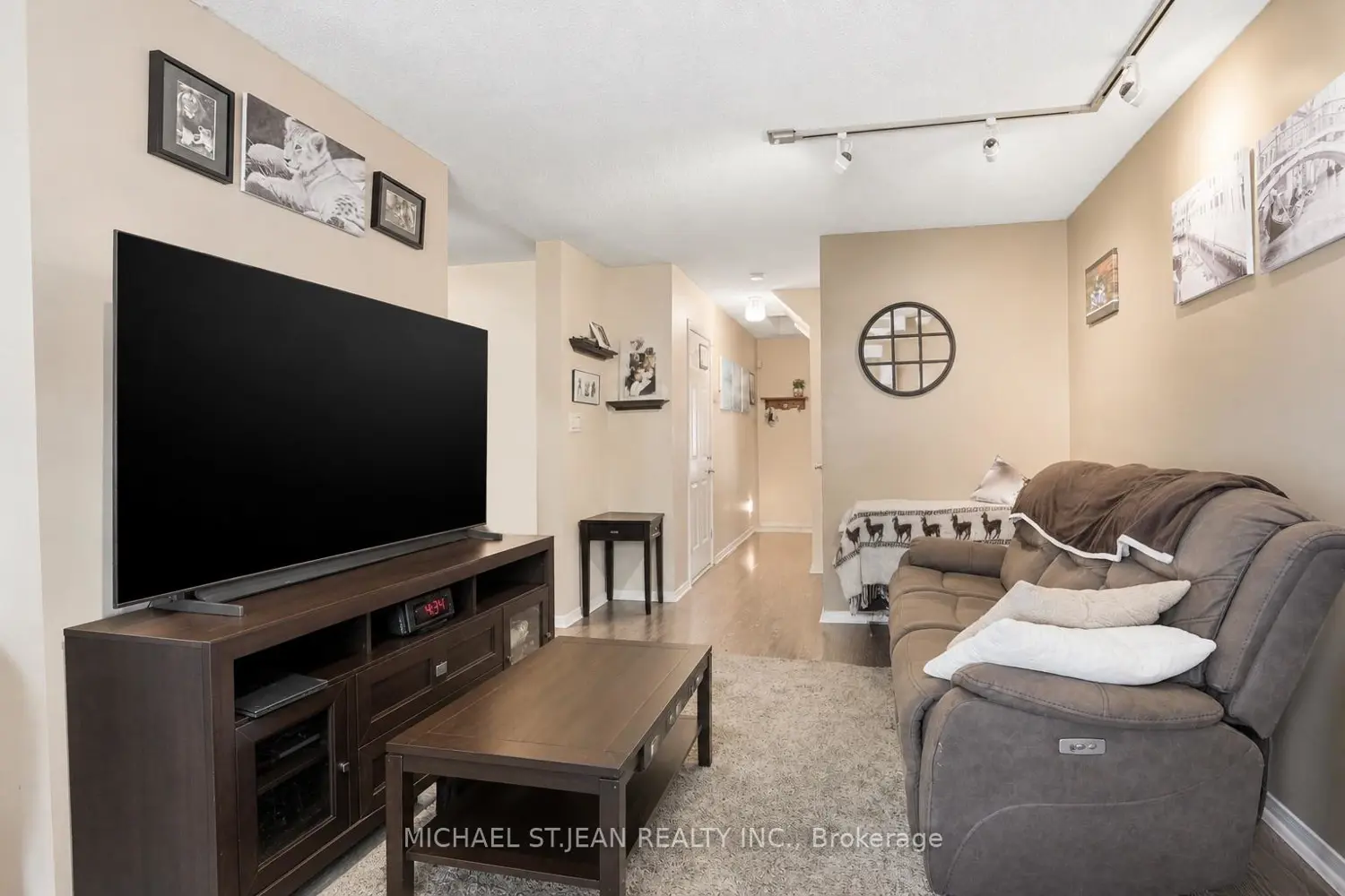 565 Rymal Road 2 photo 3