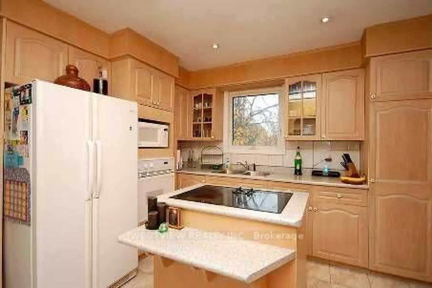 570 Atwater Avenue photo 5