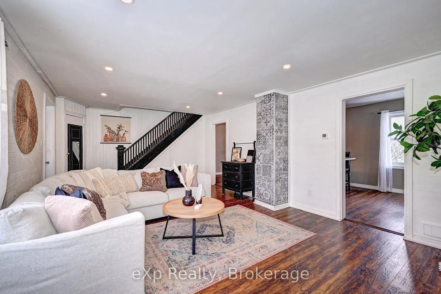 310 Barber Avenue photo 3